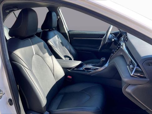 Used 2020 Toyota Camry XSE image 8