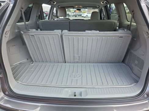Used 2019 Toyota Highlander LE AWD/4WD image 21