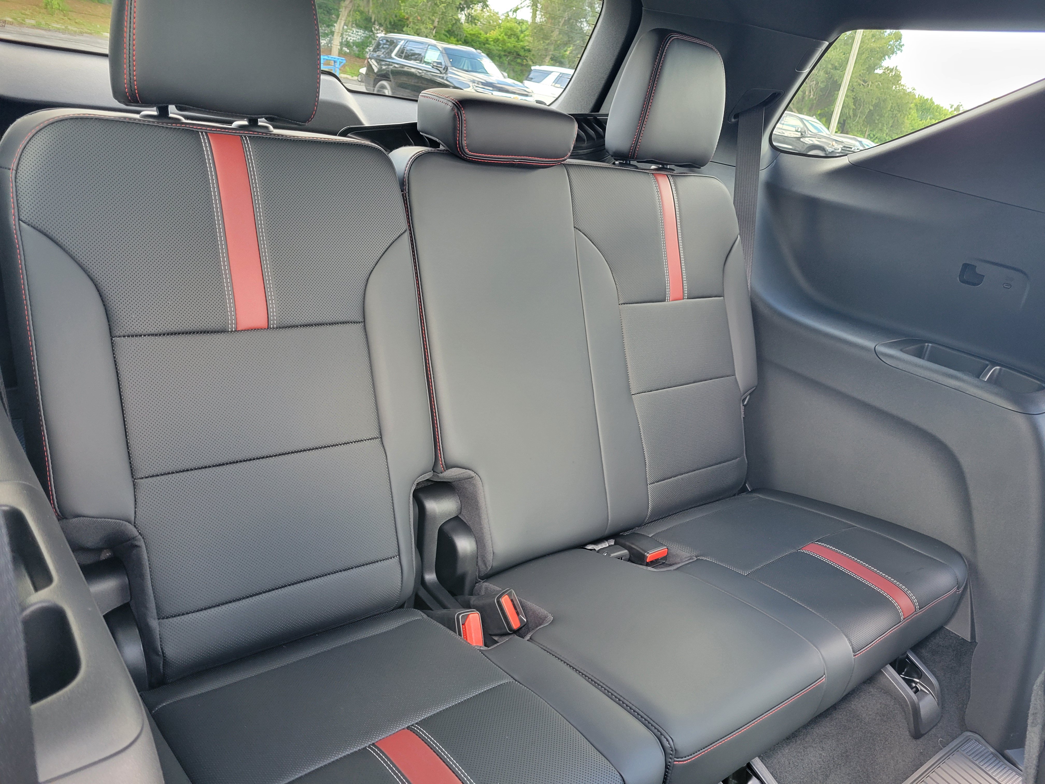 New 2027 Chevrolet Traverse RS w/ LPO, Floor Liner Package FWD image 38
