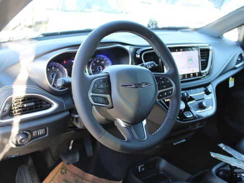 New 2026 Chrysler Pacifica Select image 12