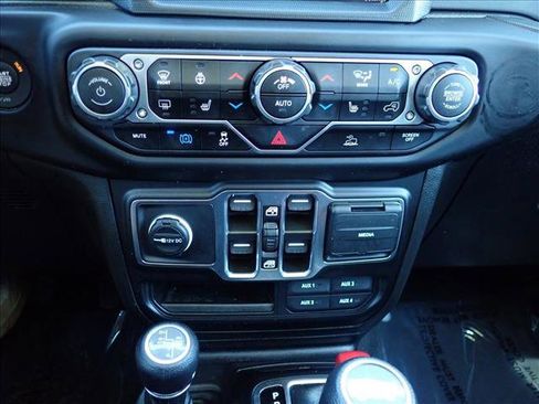 Used 2023 Jeep Wrangler Unlimited w/ Cold Weather Group image 17