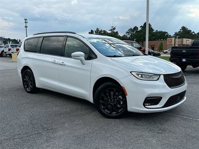 Used 2021 Chrysler Pacifica Limited w/ S Appearance Package