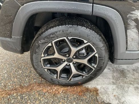 Used 2025 Jeep Compass Limited image 11