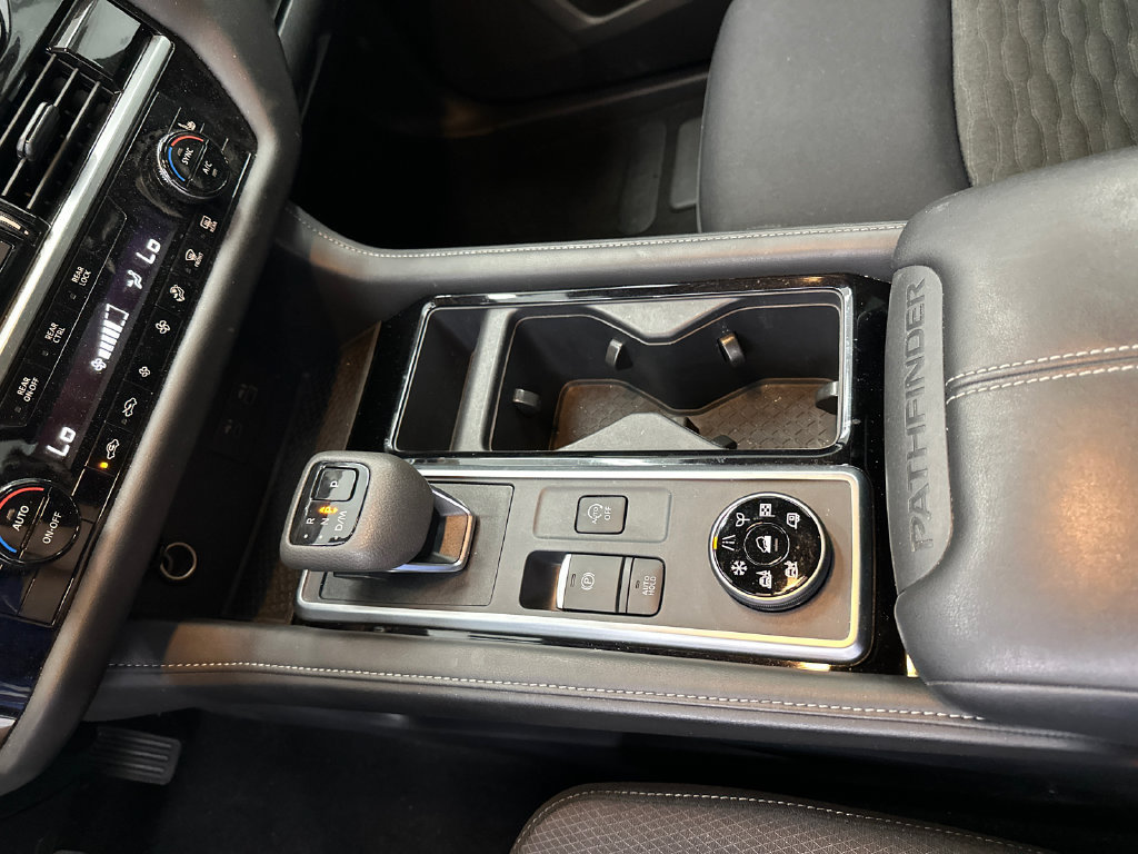 Used 2024 Nissan Pathfinder SV AWD/4WD image 30