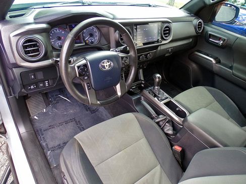 Used 2020 Toyota Tacoma TRD Sport w/ Technology Package AWD/4WD image 25