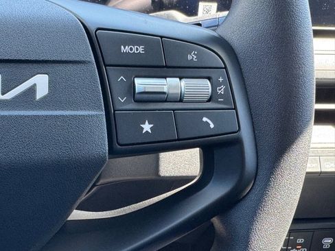 New 2025 Kia K4 LXS image 13