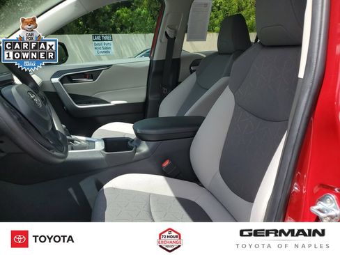 Used 2025 Toyota RAV4 XLE w/ Convenience Package FWD image 19