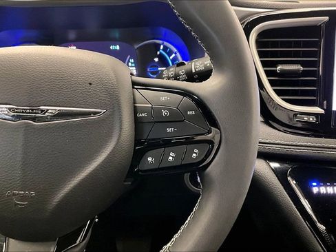 Used 2022 Chrysler Pacifica Touring-L w/ S Appearance Package FWD image 18