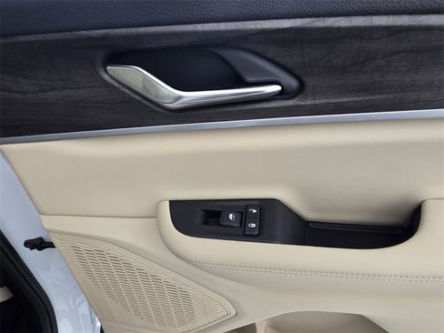 New 2025 Jeep Grand Cherokee Limited image 18