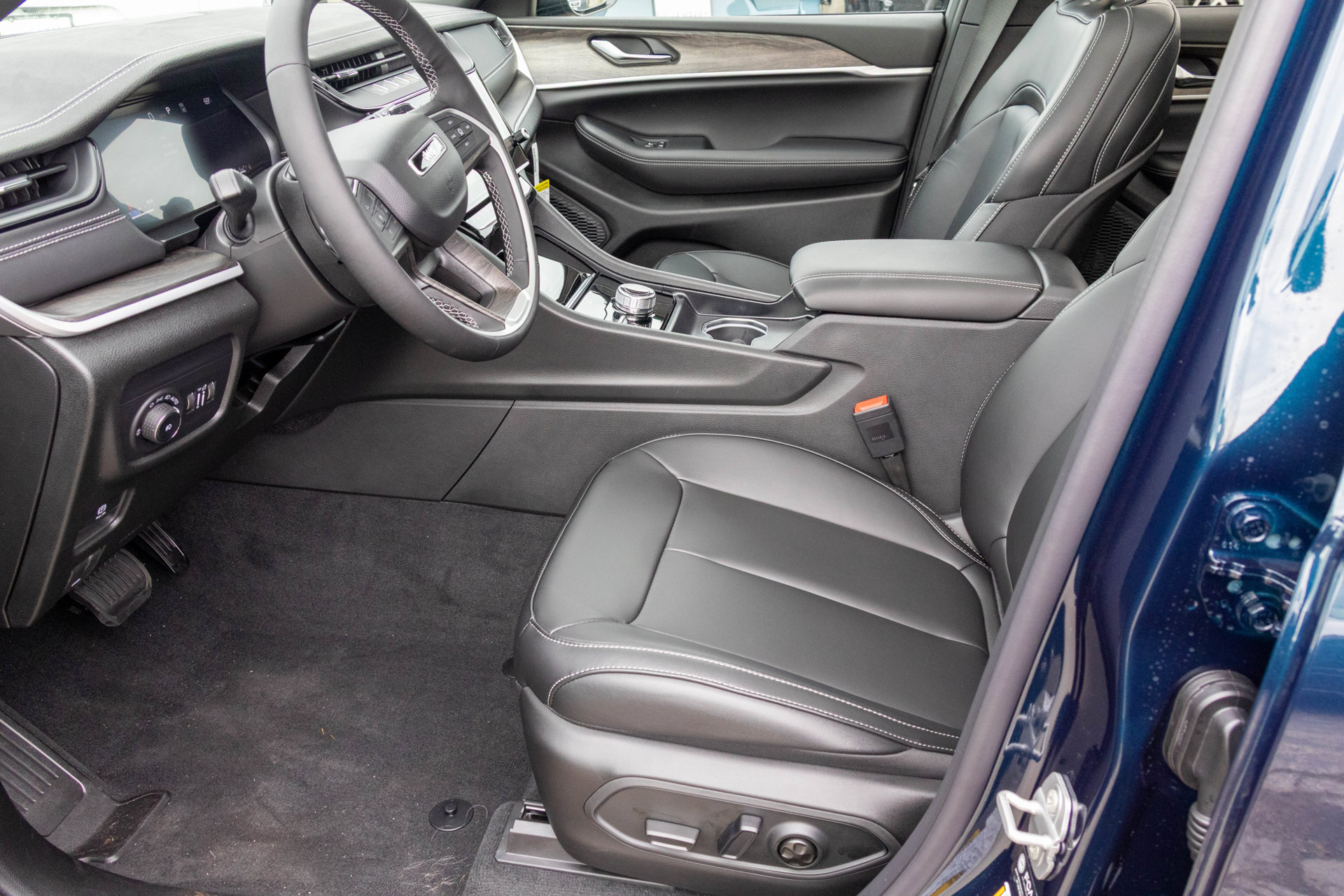 New 2027 Jeep Grand Cherokee L Limited AWD/4WD image 5