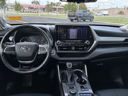 Used 2022 Toyota Highlander Platinum image 28