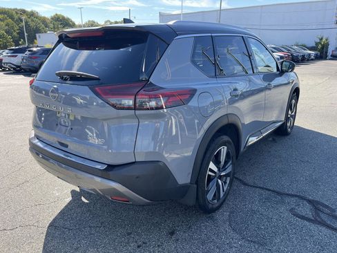 Used 2023 Nissan Rogue SL w/ SL Premium Package image 3