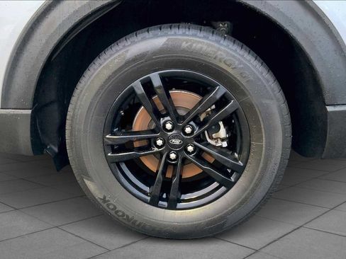 Used 2022 Ford Explorer XLT image 10