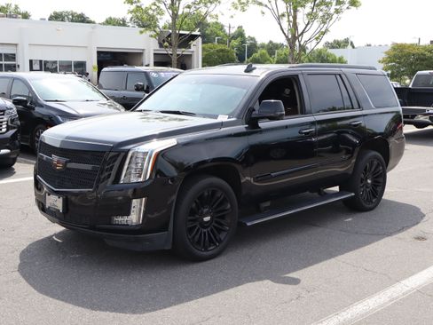 Used 2017 Cadillac Escalade Premium Luxury RWD image 5