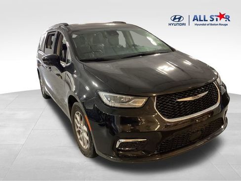 Used 2022 Chrysler Pacifica Touring-L image 1