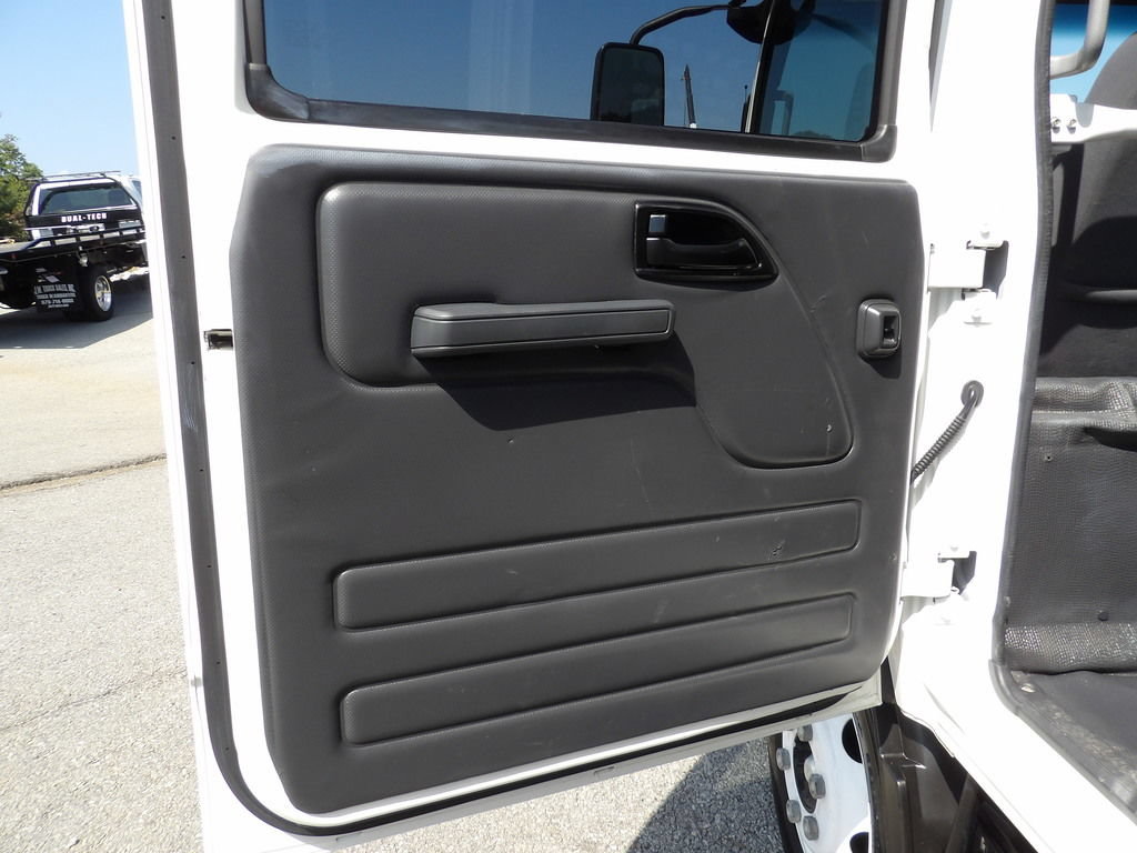 Used 2024 Chevrolet Low Cab Forward RWD image 38