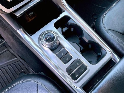 Used 2020 Ford Explorer XLT w/ Equipment Group 202A image 17