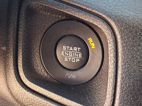 Used 2024 Jeep Wrangler Unlimited AWD/4WD image 17