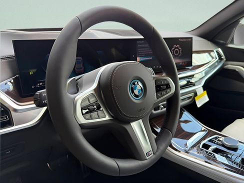 New 2026 BMW X5 xDrive50e w/ M Sport Package AWD/4WD image 13