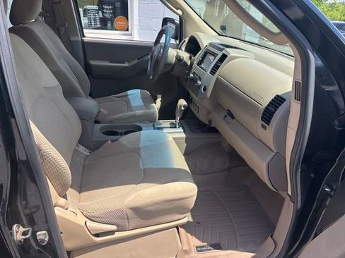 Used 2011 Nissan Frontier SV AWD/4WD image 7