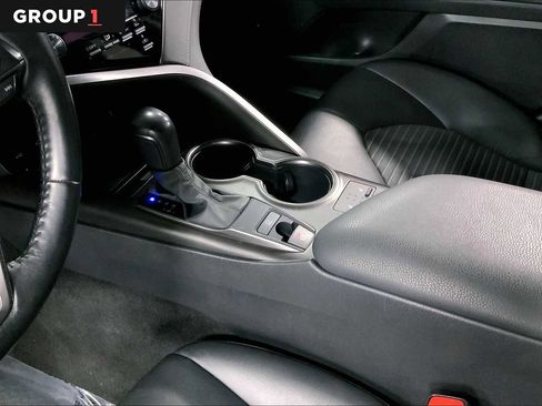 Used 2021 Toyota Camry SE w/ Cold Weather Package image 16