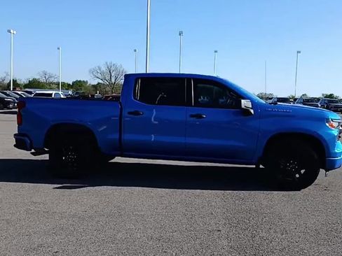 Used 2025 Chevrolet Silverado 1500 Custom image 9