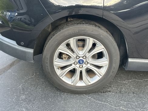 Used 2019 Ford Edge Titanium w/ Equipment Group 301A image 17