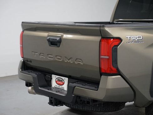 Certified 2025 Toyota Tacoma TRD Off-Road AWD/4WD image 9