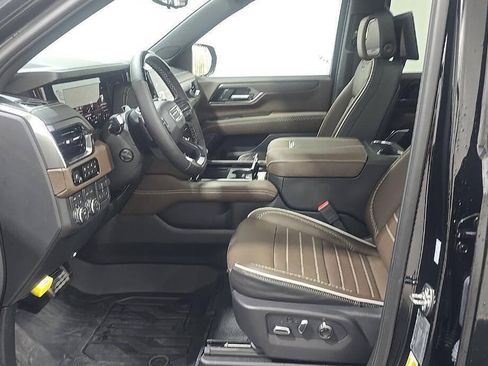 Used 2026 GMC Yukon Denali Ultimate w/ LPO, Floor Liner Package AWD/4WD image 2