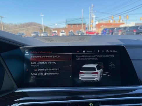 Used 2021 BMW X5 xDrive40i w/ M Sport Package image 19