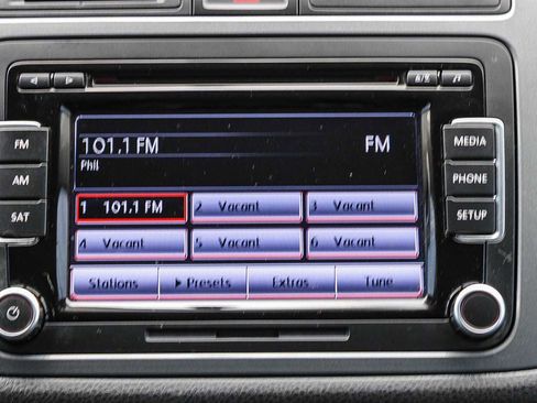 Used 2015 Volkswagen Tiguan SE image 14