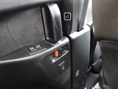 Used 2025 Chrysler Pacifica Limited image 27