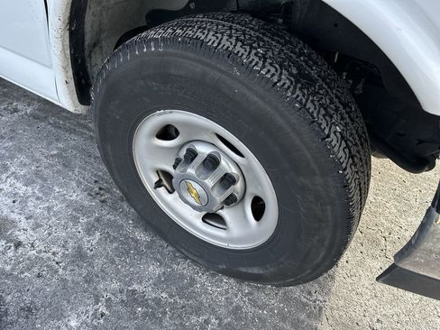 Used 2025 Chevrolet Express 3500 LT w/ LT Preferred Equipment Group image 10