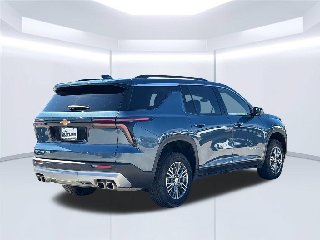 Used 2025 Chevrolet Traverse LT w/ Driver Confidence Package AWD/4WD image 7