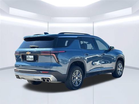 Used 2025 Chevrolet Traverse LT w/ Driver Confidence Package AWD/4WD image 7