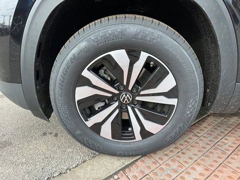 New 2026 Volkswagen Atlas SE image 9