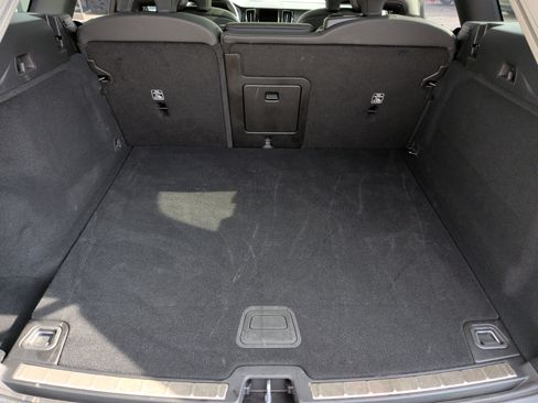 Used 2025 Volvo XC60 B5 Plus image 31