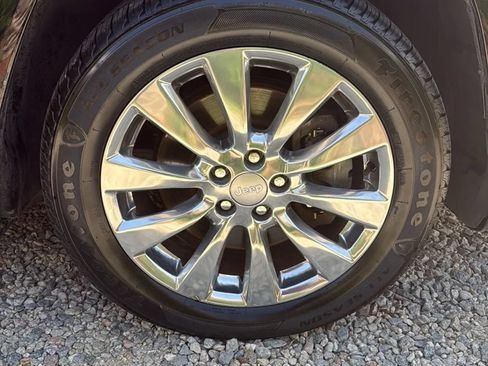 Used 2017 Jeep Cherokee Overland w/ Technology Group FWD image 34
