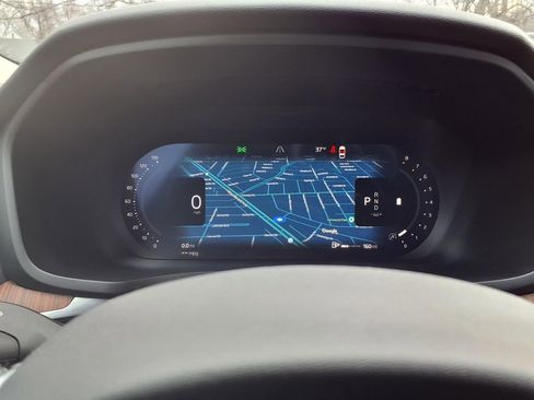 Used 2025 Volvo V60 B5 Cross Country Plus image 16