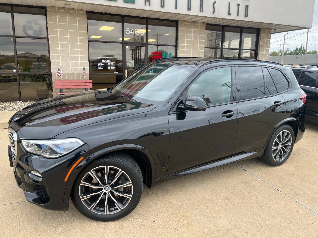 Used 2019 BMW X5 xDrive40i w/ M Sport Package AWD/4WD image 2