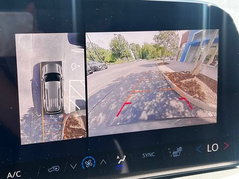 New 2026 Chevrolet Traverse LT w/ Sun and Wheel Package FWD image 9