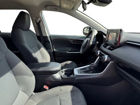 Used 2021 Toyota RAV4 LE image 17