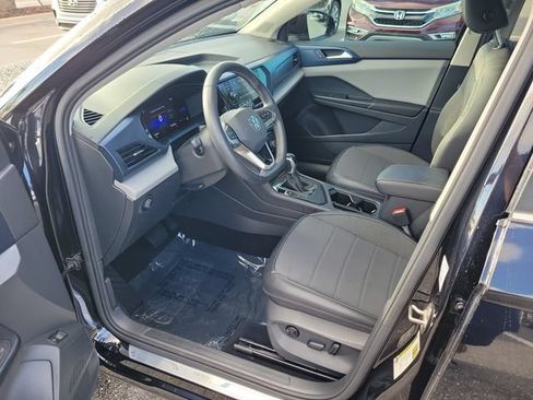 Certified 2023 Volkswagen Taos SE w/ Panoramic Sunroof Package FWD image 16