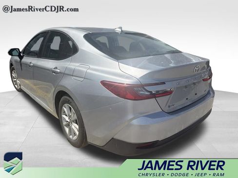 Used 2025 Toyota Camry LE FWD image 7