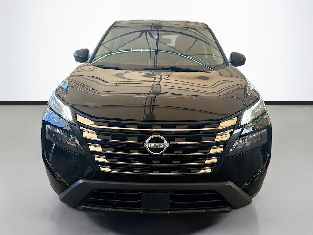 Used 2024 Nissan Rogue S AWD/4WD image 2