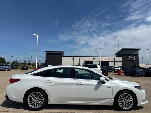 Certified 2021 Toyota Avalon Limited w/ Advanced Safety Package FWD image 3