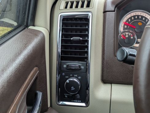 Used 2017 RAM 1500 Laramie w/ Convenience Group image 21