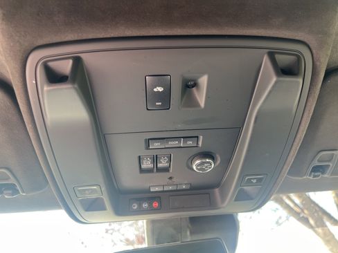 Used 2020 Cadillac Escalade ESV Platinum image 20