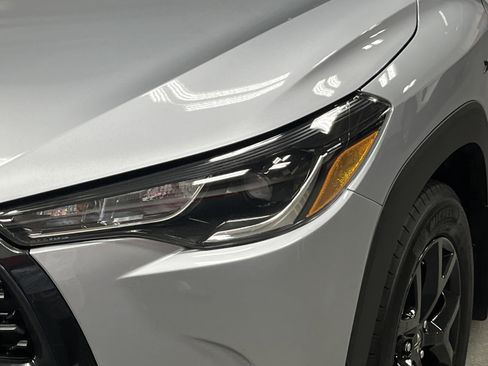 Used 2025 Toyota Corolla Cross LE FWD image 6