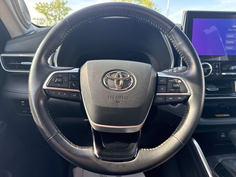 Used 2023 Toyota Highlander Platinum AWD/4WD image 12